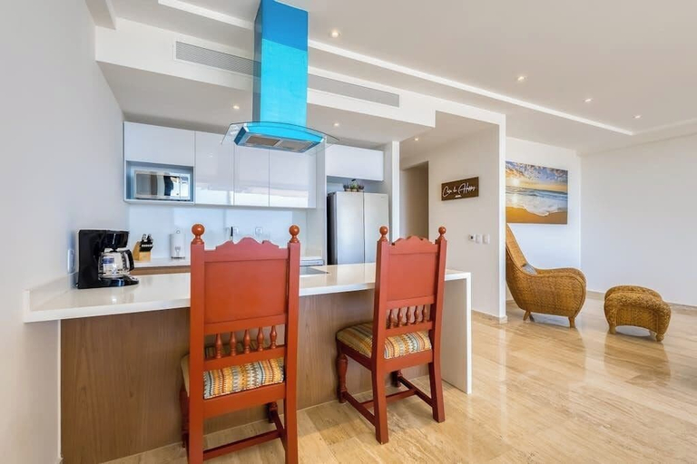 Private kitchen 2, Charming Coastal Resort With Ocean Views, Pool, Gym and Shared Amenities, La Paz