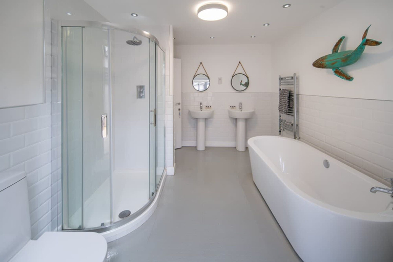 Room 5, Windchasers Unique 3 bed Duplex With hot tub, Isle of Wight