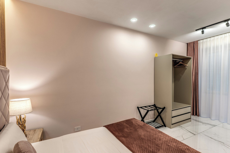 Room 5, Sanità Naples Central Grand Apartment, Napoli