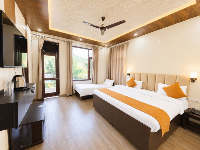 Living area 3, Hotel Sarovar Mcleodganj At Bhagsu Chowk, Kangra