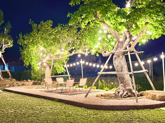 Property grounds 5, Rakraekpobresortsattahip, Sattahip