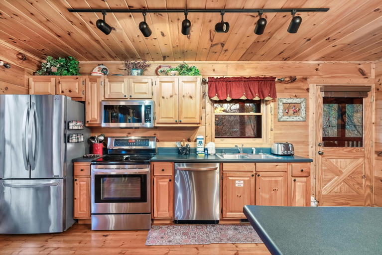 Private kitchen 2, Whisper Ridge, Sevier