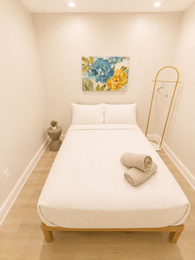 Room 2, Villa Shores, Miami-Dade