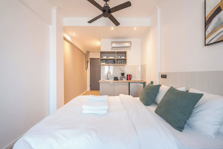 Room 5, Stylish Studio KingBed&Workspace-WkndNse, Attica