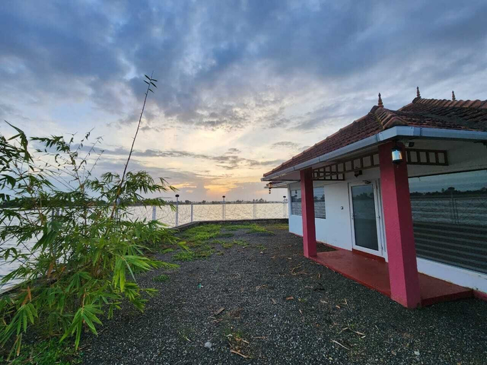 Room 5, MIRAS PMC Lakeshore Resort, Alappuzha