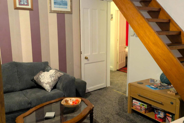 Living area 4, 4-bed - Sleeps 8 - Free Parking, Leicester
