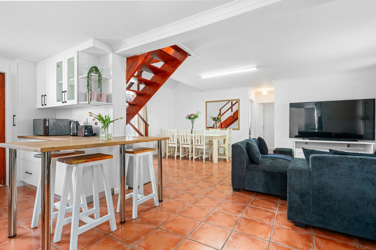 Interior 4, Skal to 8 on Serifos, West Coast