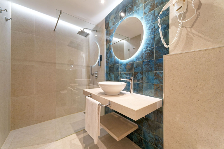 Bathroom 5, R2 Lago Playa Park, Baleares