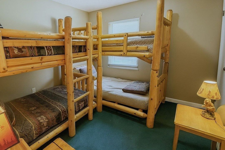 Room 2, Mountain Stream 4 Bedroom Chalet, Sevier