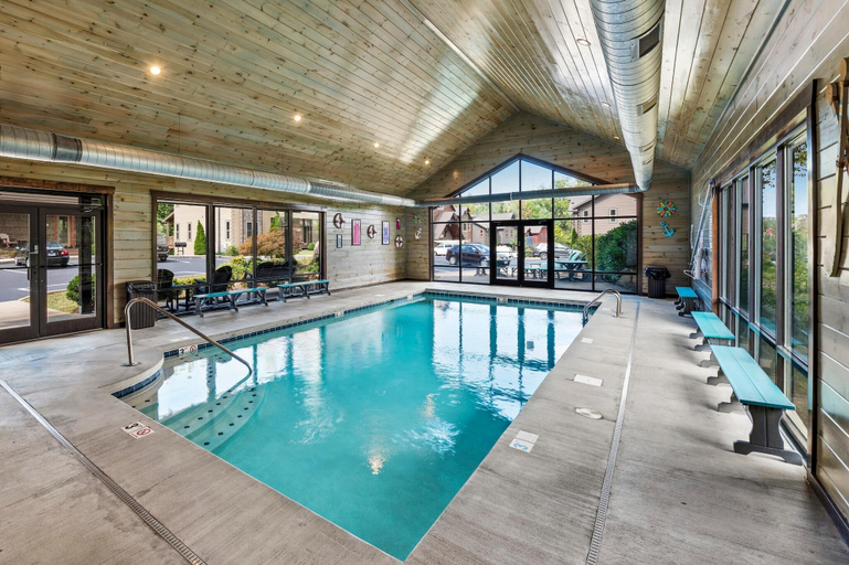 Sport & Beauty 5, The Mighty Crabapple Manor, Sevier