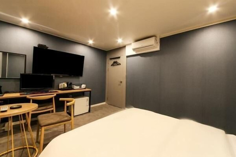 Bedroom 5, Gamdong Hotel, Haeundae