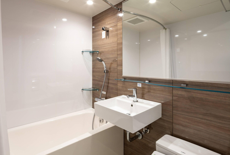 Bathroom 5, Comfort Hotel ERA Kobe Sannomiya, Kobe