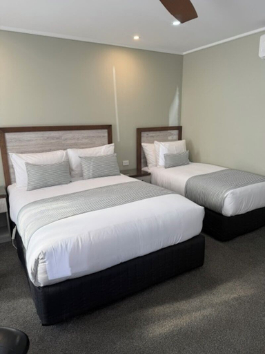 Bedroom 4, Barooga River Gums Motor Inn, Berrigan