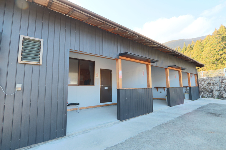 Exterior, Hikyo Okukumano Irukamura, Kumano