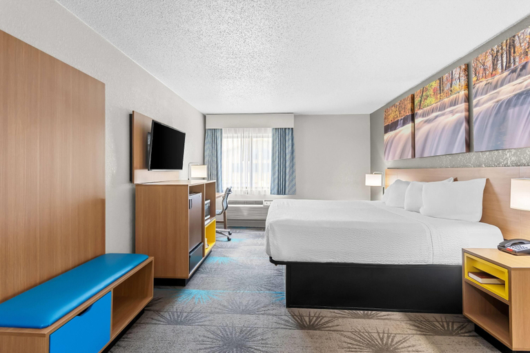 Bedroom 3, Days Inn by Wyndham Alpena, Alpena