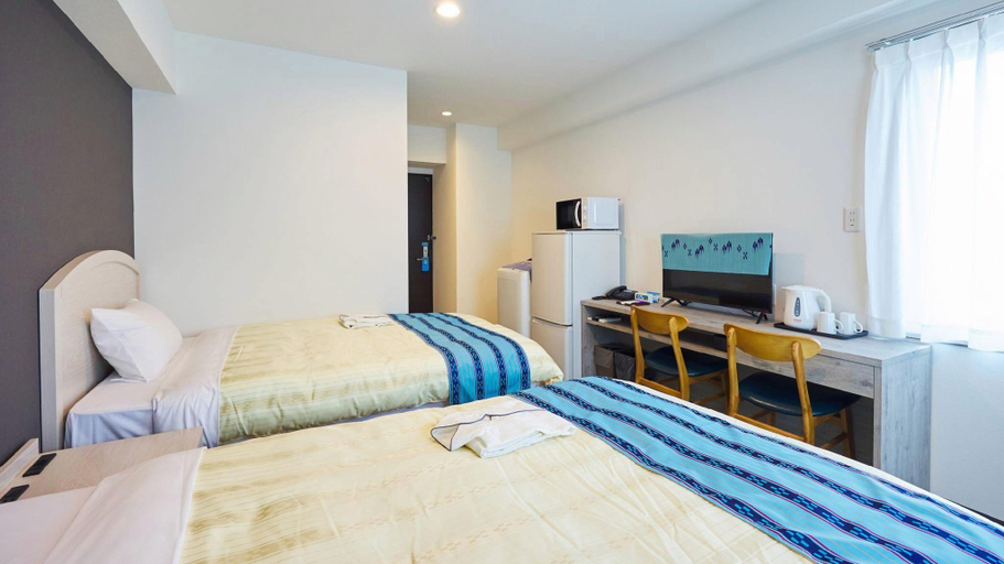 Bedroom 4, Hotel Peace Land, Naha