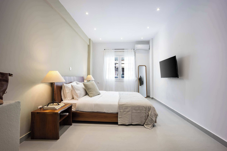 Room 3, Spacious 1BR with Balcony l No Elevator, Attica