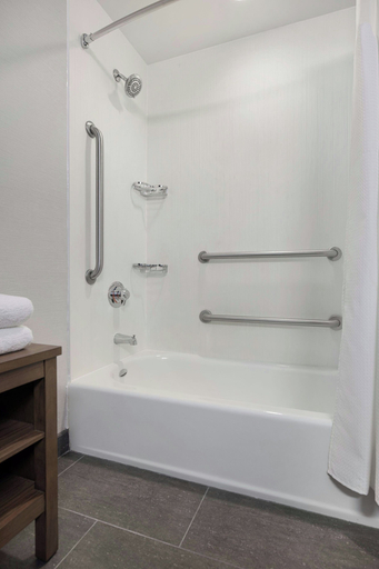 Bathroom 4, Courtyard by Marriott Republic Aprt Long Island/Farmingdale, Suffolk
