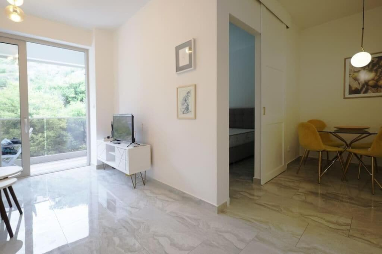 Others 5, Status M Apartments AURA