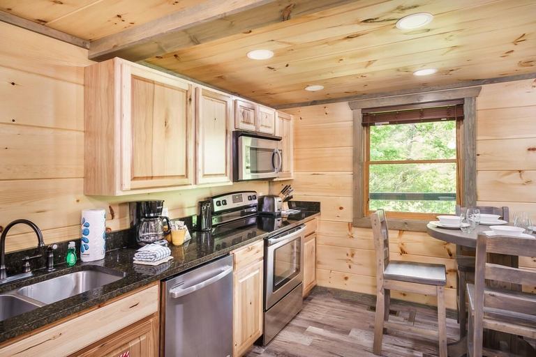 Private kitchen 3, Love Leigh, Sevier