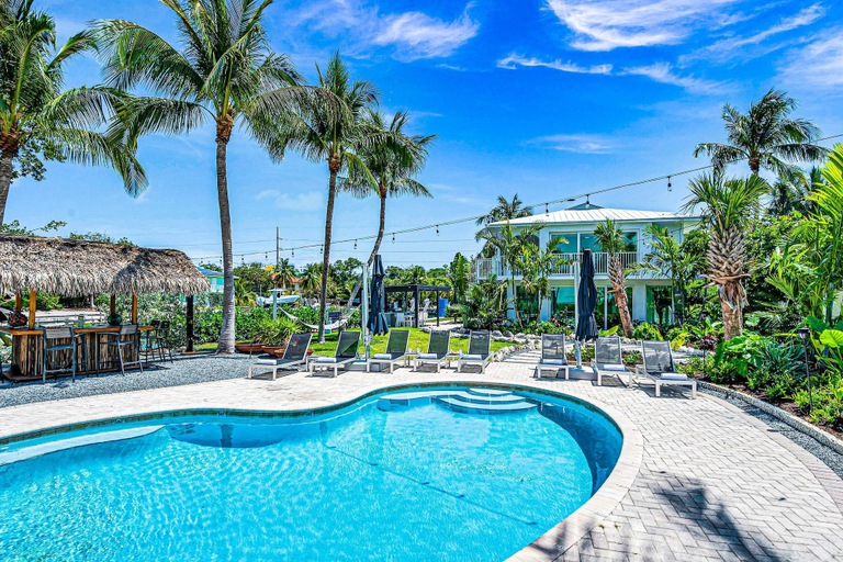 Room 3, Peninsula Villa Heated Pool Sunset Point, Monroe