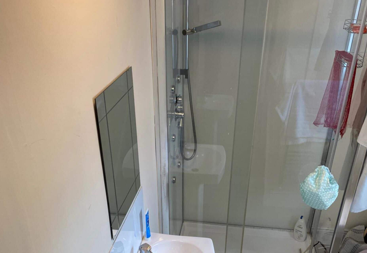 Bathroom 4, 3 Bedrooms - 6 Bath- Sleeps 6 - Free Parking, Bolton
