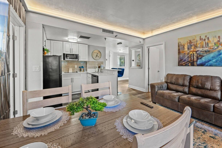 Interior 3, The Enclave 2BR Near Universal, Pool & Gym, Orange