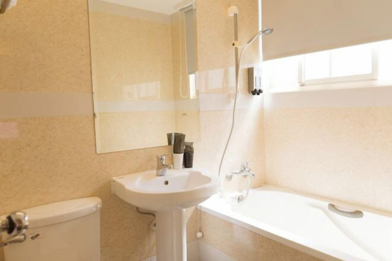 Bathroom 3, Hub Hotel Banqiao Inn, New Taipei City