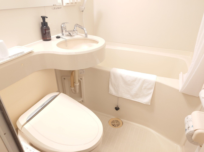 Bathroom 4, Toyoko Inn Osaka Hommachi No.1, Osaka