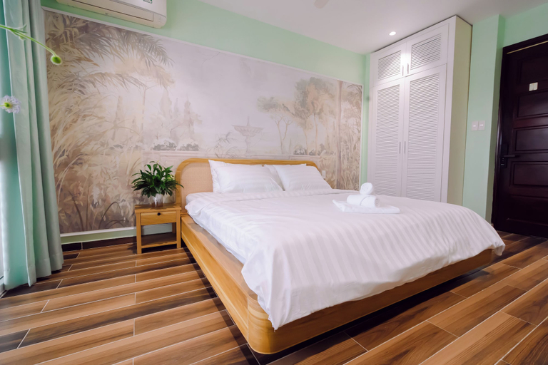 Room 2, Le Haus, District 1