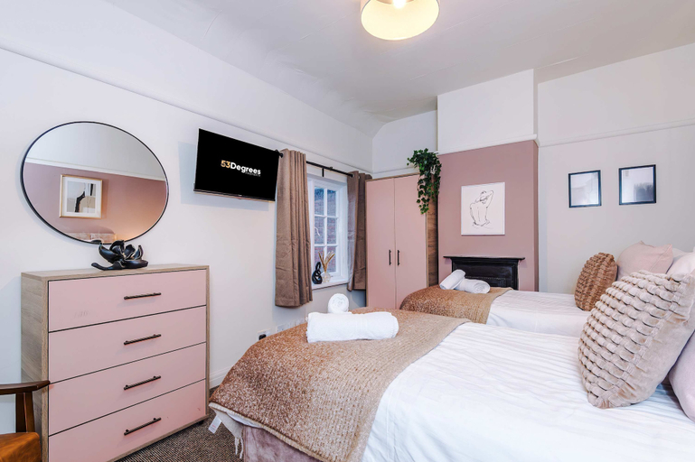 Room 4, Charming City Centre 3 Bed Flat High St Location, Cheshire West and Chester