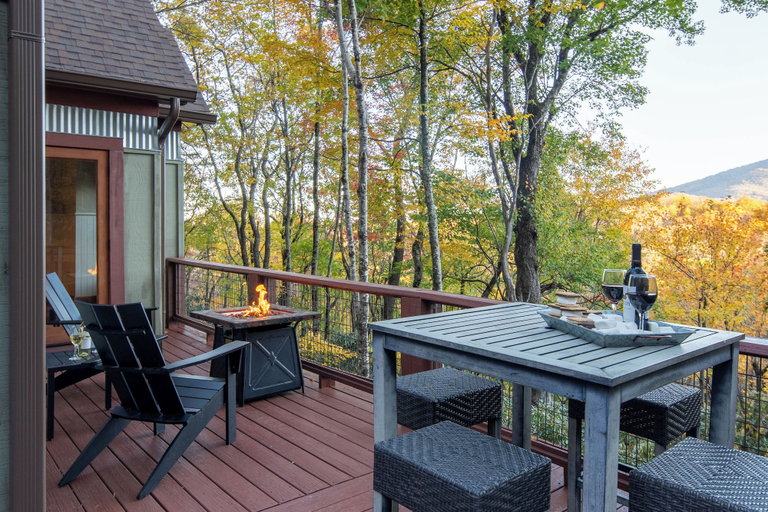 Interior 3, S'more To Love - Pet Friendly, Hot Tub, Pool Table, Views, & More, Watauga