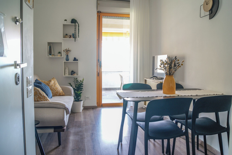 Living area 3, Casa Eos, Bari