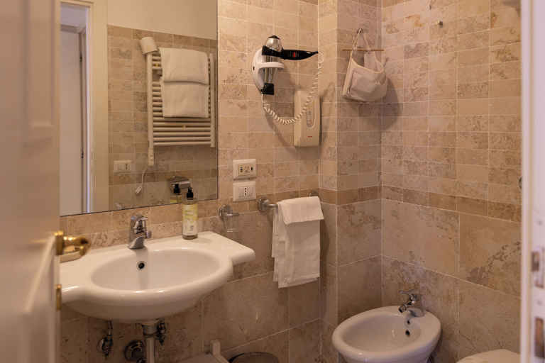 Bathroom 4, Hotel Modigliani, Rome