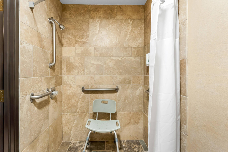 Bathroom 4, Quality Inn Fairfield, Jefferson
