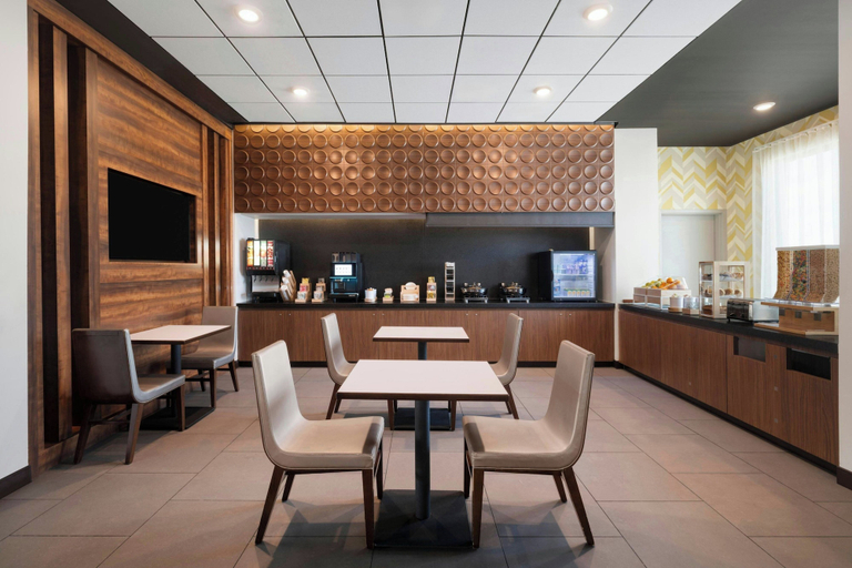 Food & Drinks 4, City Express by Marriott Denver Airport, Denver