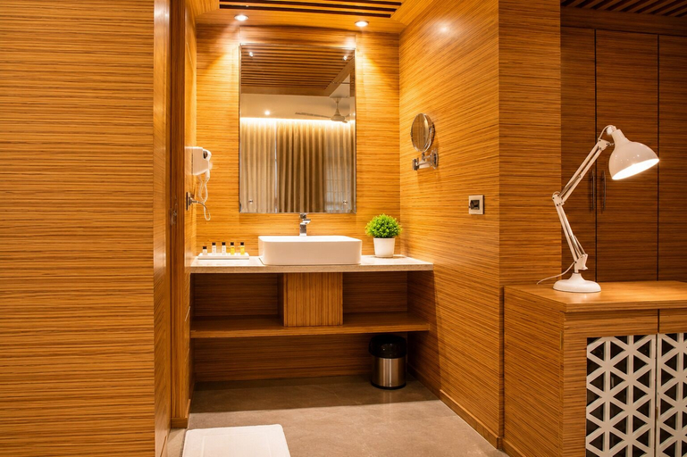 Bathroom 2, Landmark  Rewa  AM Hotel Kollection, Rewa