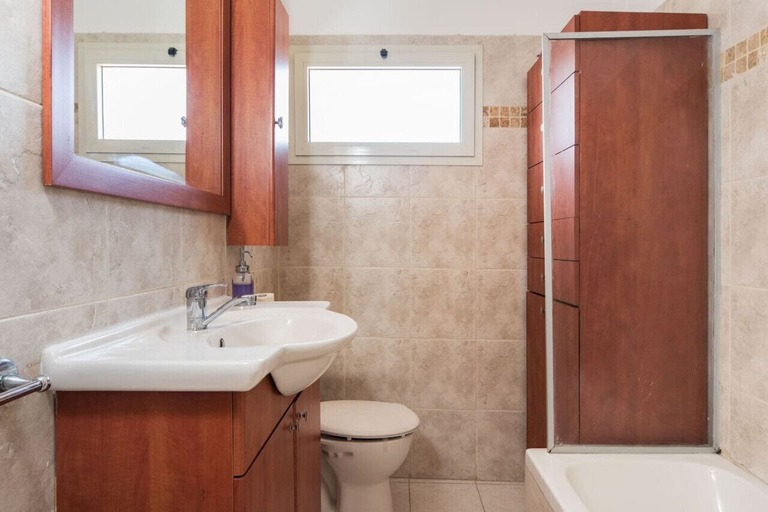 Bathroom 4, MAMAD - Spacious Duplex with Terrace 3-min From the Beach