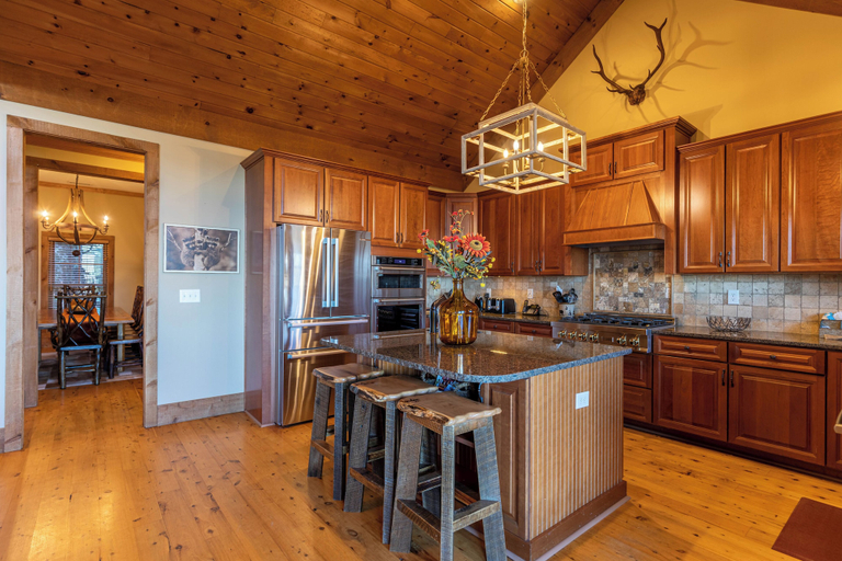 Interior 3, Buckhorn Lodge, Avery