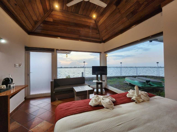 Room 4, MIRAS PMC Lakeshore Resort, Alappuzha