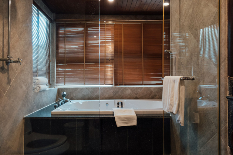 Bathroom 5, Avalon Beach Resort Pattaya, Pattaya