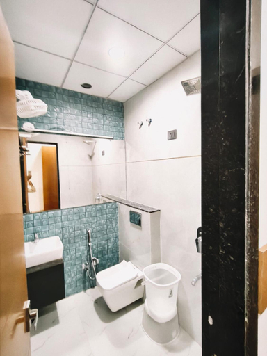 Bathroom 3, Hotel G9 Bhilwara, Bhilwara