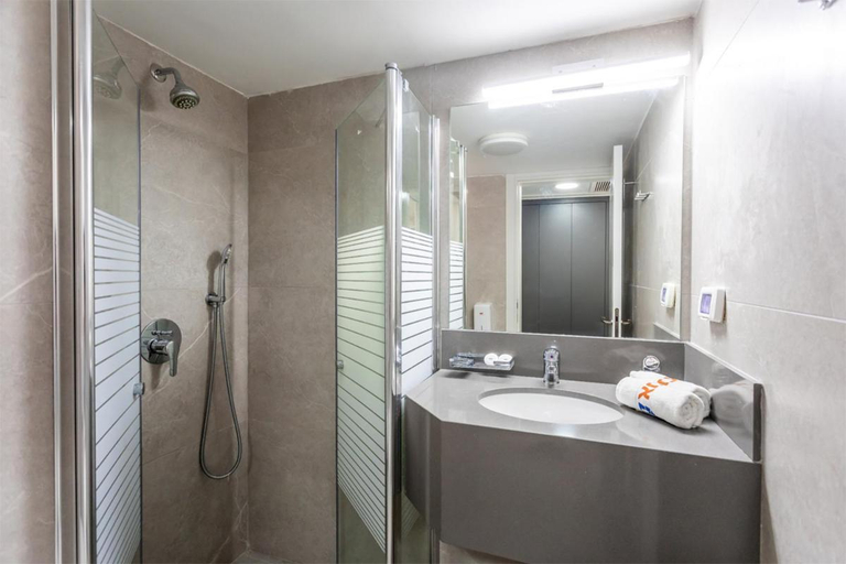 Bathroom 2, HI Karei Deshe Hostel