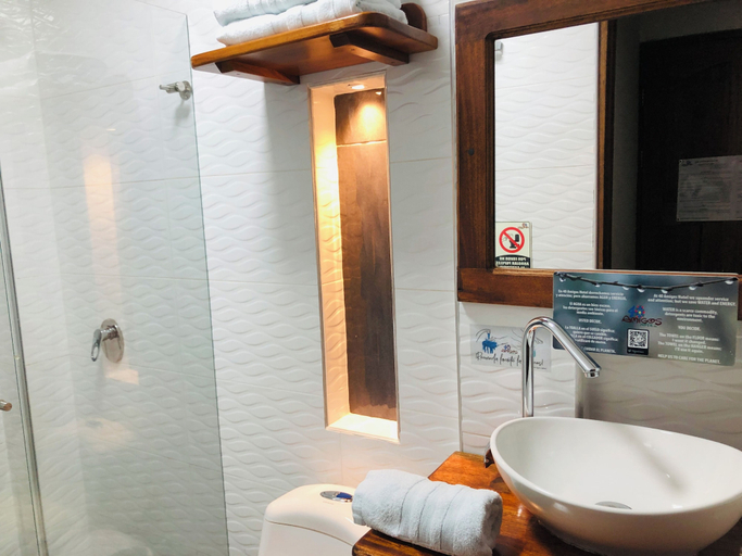 Bathroom 4, 40 Amigos Hotel, Jardín