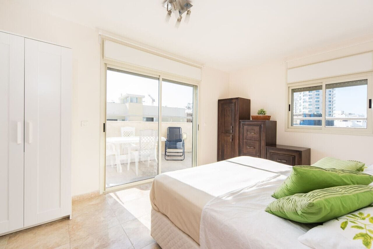 Bedroom 3, MAMAD - Spacious Duplex with Terrace 3-min From the Beach
