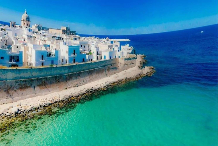 Exterior 3, Civico 72 Monopoli, Bari