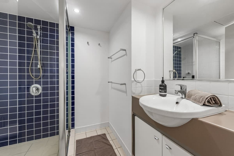 Interior 2, Central Heights ~ 2bed/2bath/car/pool/views ~ CBD, Brisbane