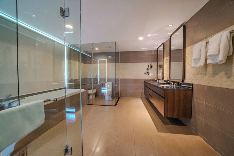 Bathroom, Terra Garden Pool Village, Da Nang
