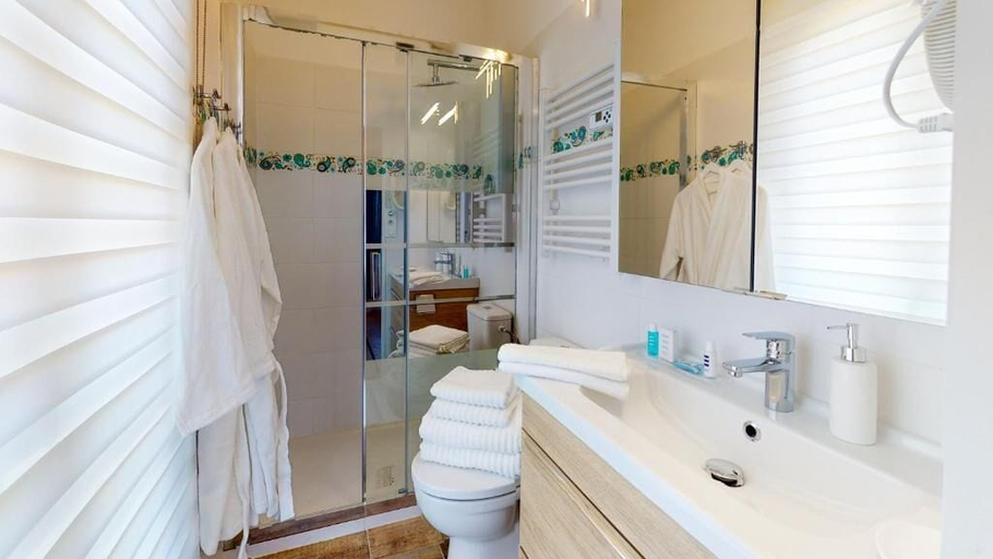 Bathroom 4, La parenthèse de Villepey, Var