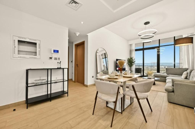 Dining 4, Bloomfields 1BR in Azizi Riviera 3, Dubai